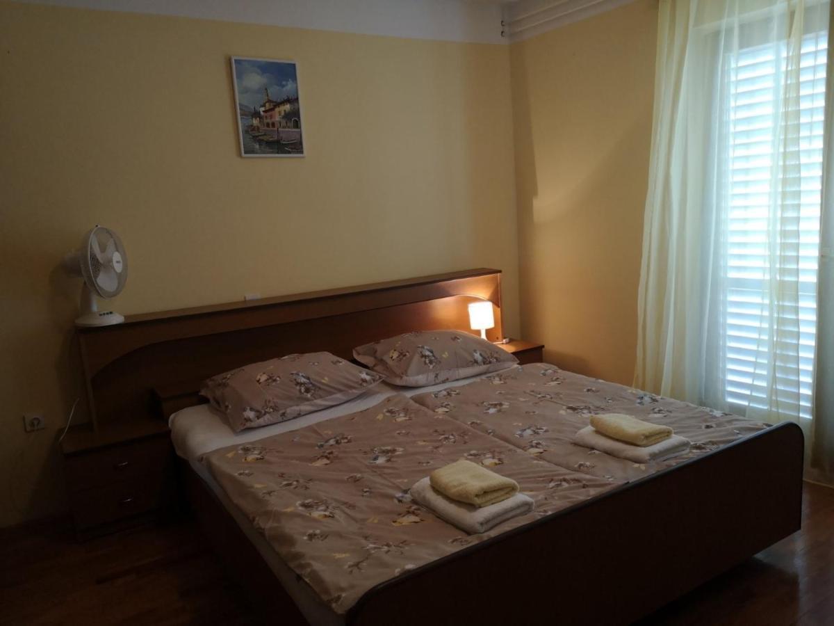 Apartments With A Parking Space Kampor, Rab - 5032 Exterior foto