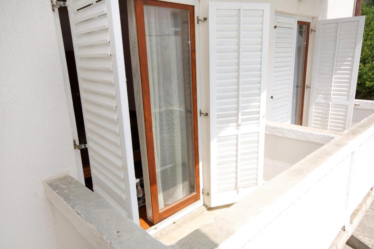 Apartments With A Parking Space Kampor, Rab - 5032 Exterior foto