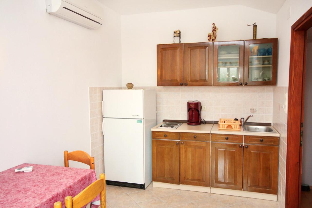 Apartments With A Parking Space Kampor, Rab - 5032 Exterior foto