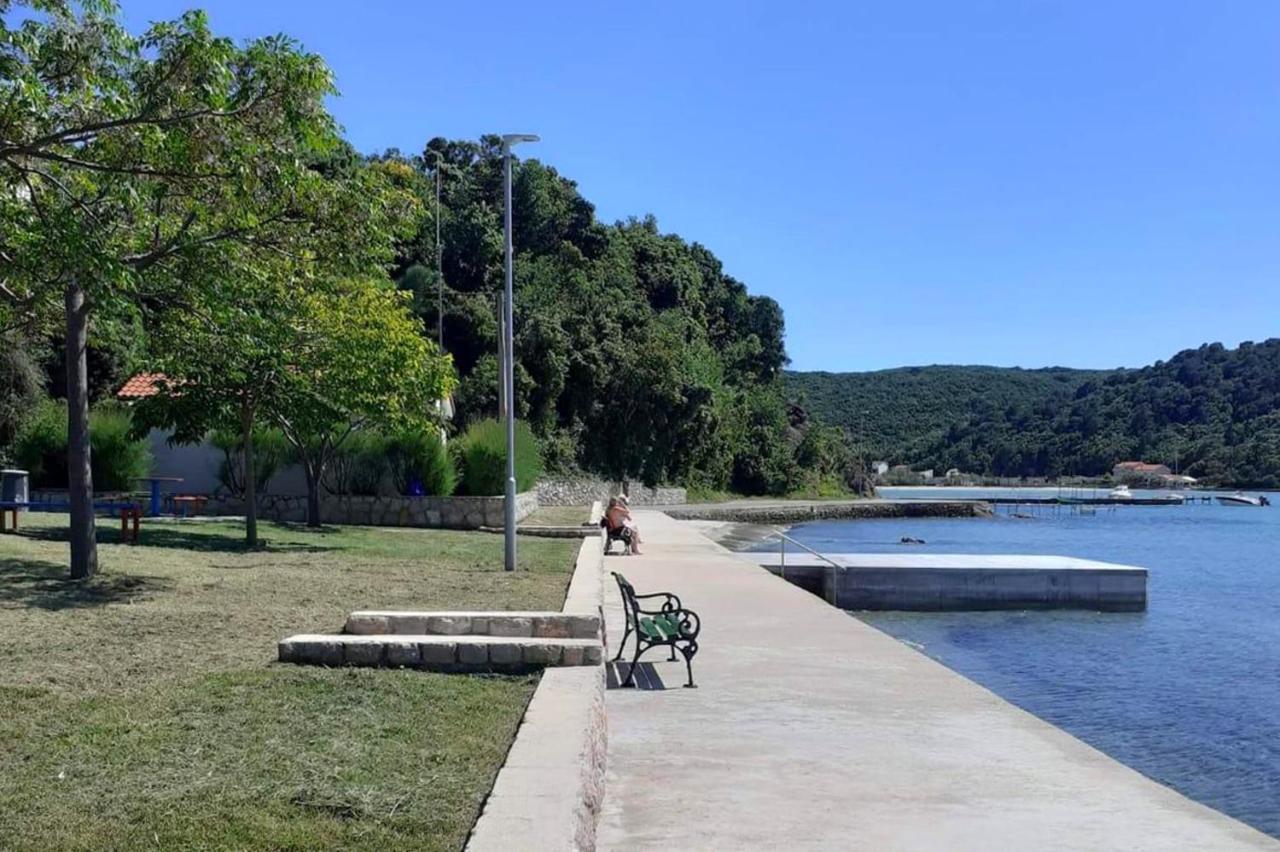 Apartments With A Parking Space Kampor, Rab - 5032 Exterior foto